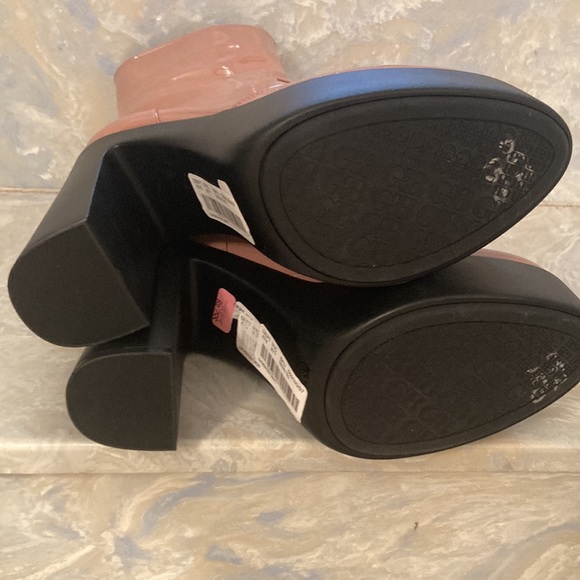 Levi-Tate Patent Platform Mid
Boots Plush/ Light Pink color - Picture 5 of 7